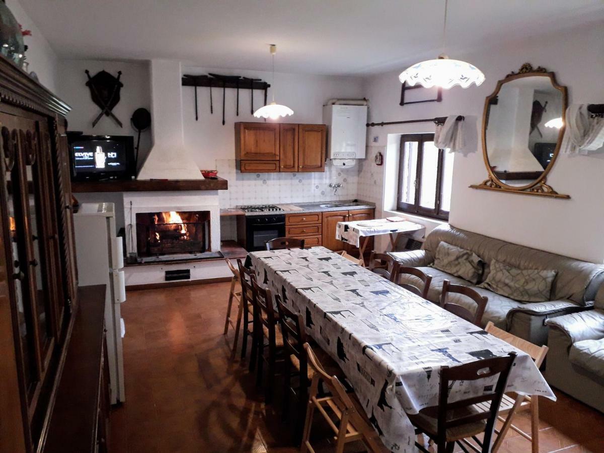 Agriturismo Calcinaia sul lago Villa Sansepolcro Esterno foto
